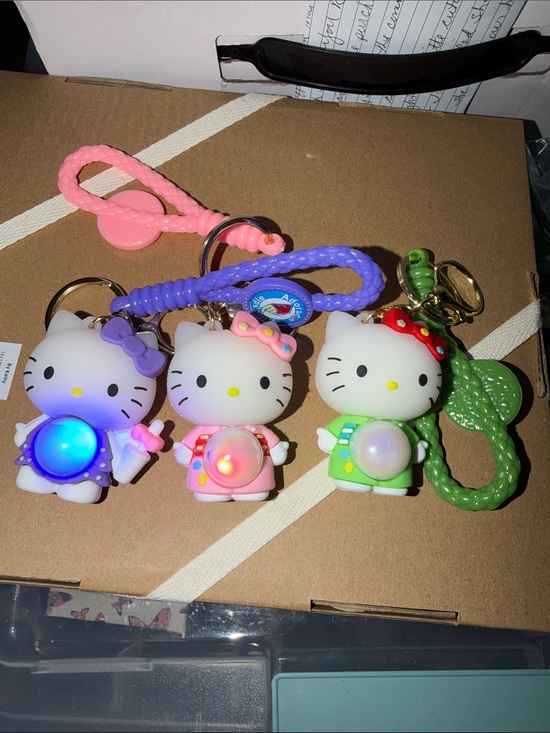 Accessories - Set of 3 kitty light up keychains